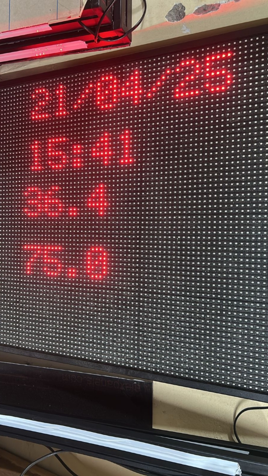 LED Temperature Humidity Display 2 Feet X2 Feet