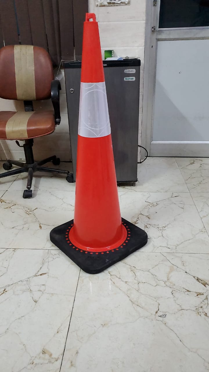 Safety Cone Rubber Base 950mm