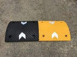 Speed Breaker Rubber Based 75 MM With Arrow
